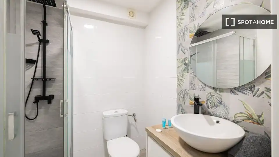 Badezimmer von Wohnungen zur untervermieten in Málaga mit Klimaanlage, Terrasse und Möbliert
