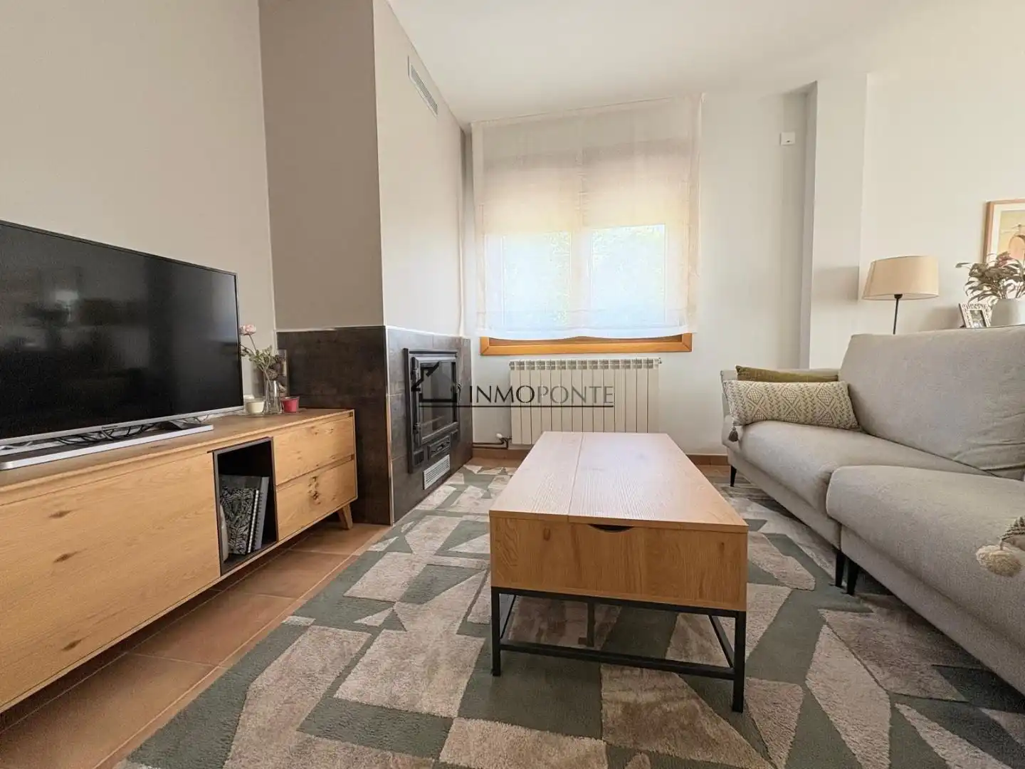 Sala d'estar de Casa o xalet en venda en Pontevedra Capital  amb Calefacció, Jardí privat i Terrassa
