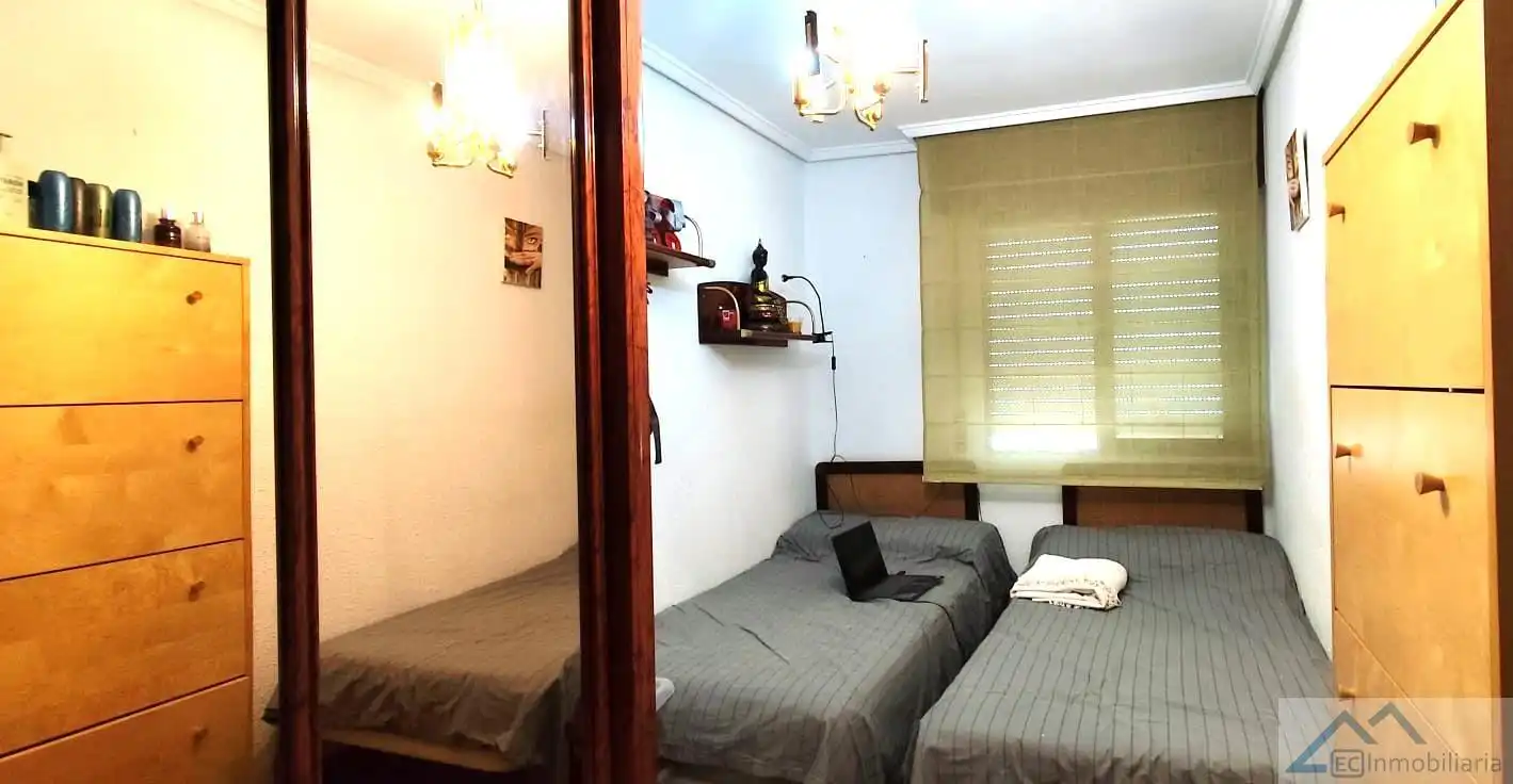 Flat for sale in Cuatro Caminos