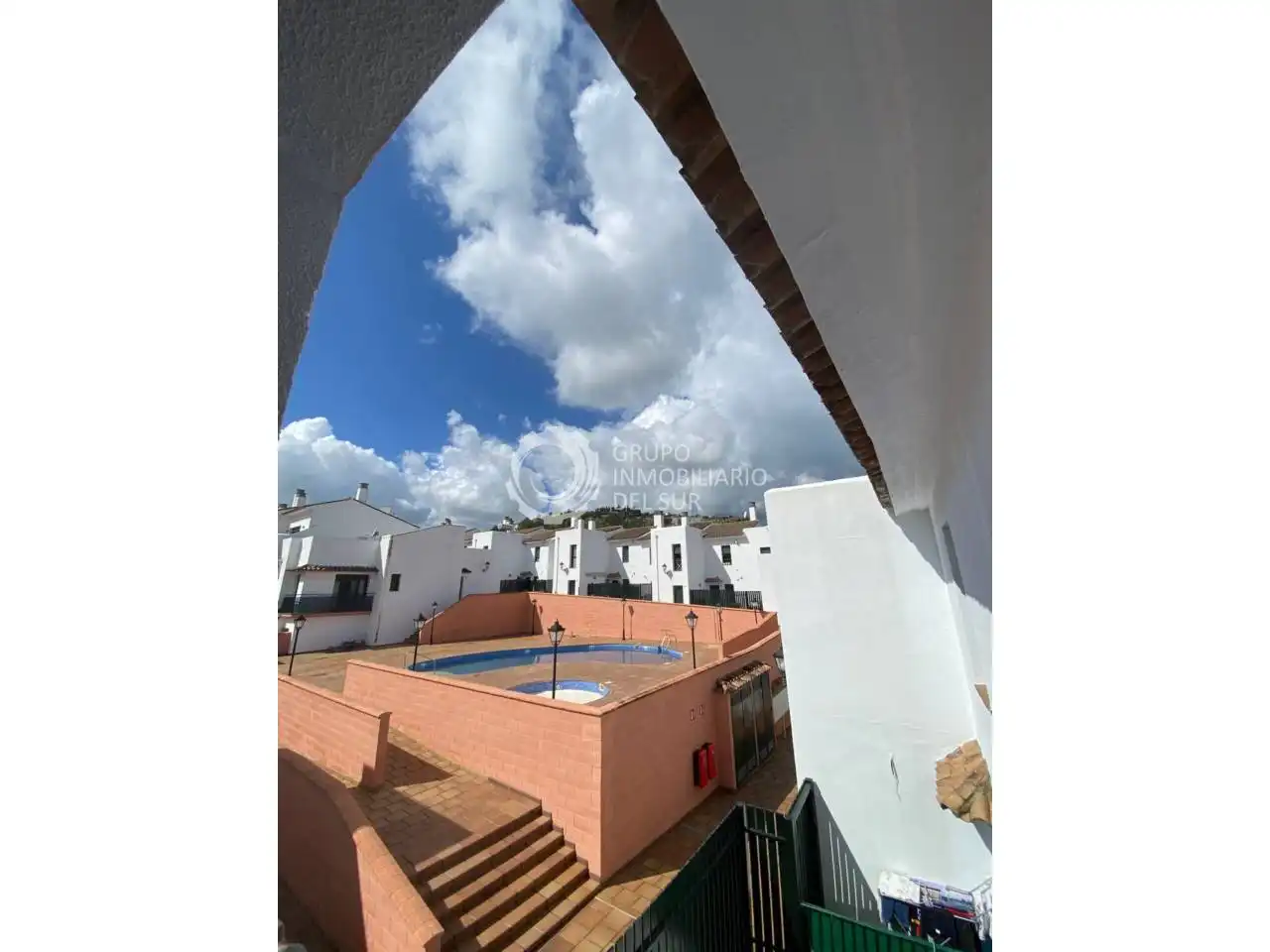 Vista exterior de Casa o xalet en venda en Alcalá de los Gazules amb Terrassa, Moblat i Piscina comunitària