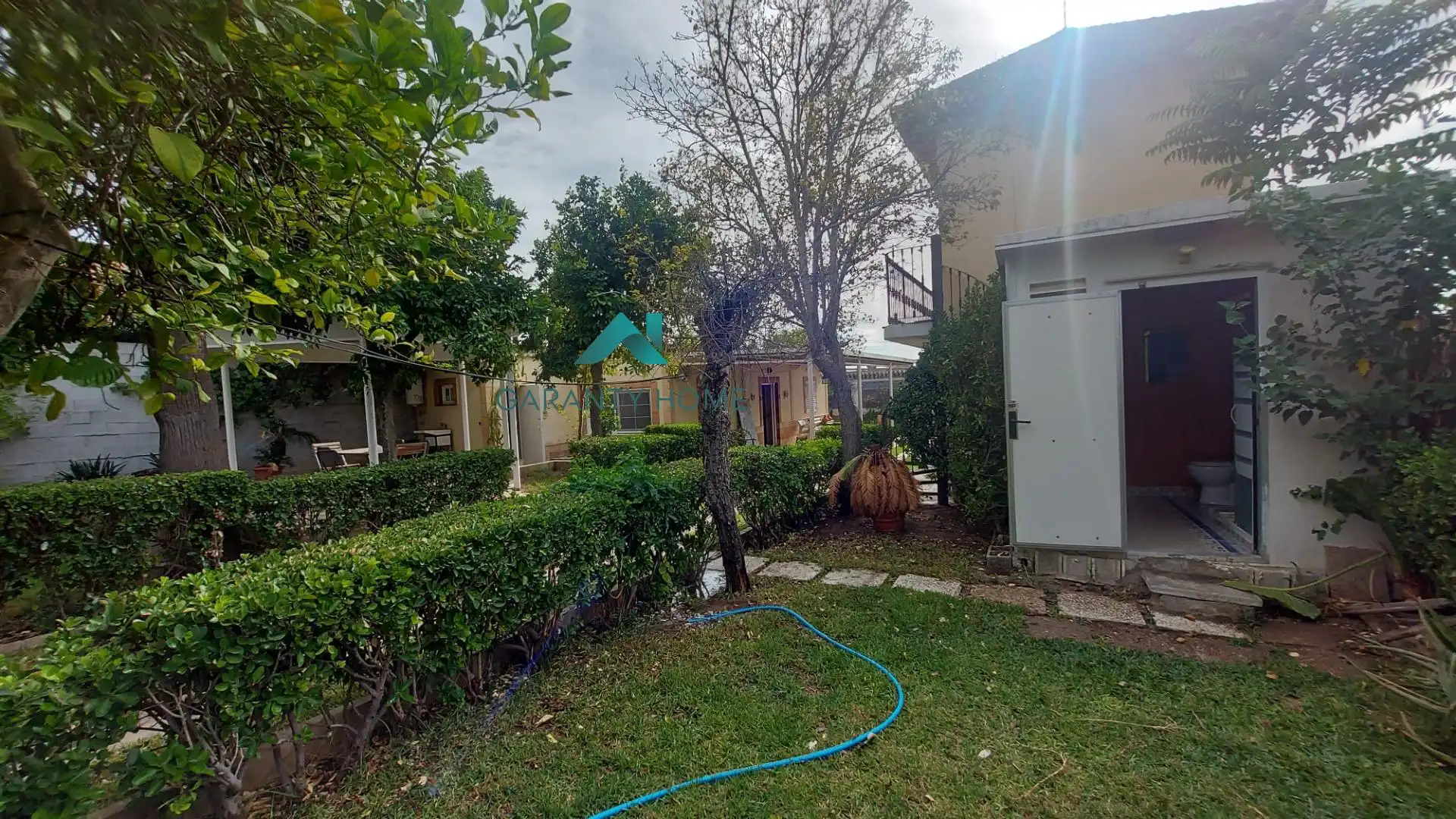 Jardí de Casa o xalet en venda en Dos Hermanas amb Aire condicionat, Jardí privat i Traster