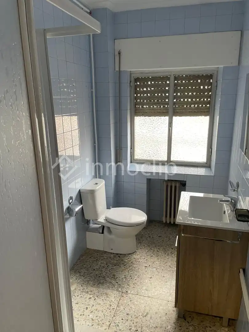 Bathroom of Flat for rent in Salamanca  with Heating and Furnished