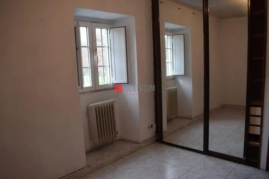 Dormitori de Casa o xalet en venda en Teo amb Jardí privat