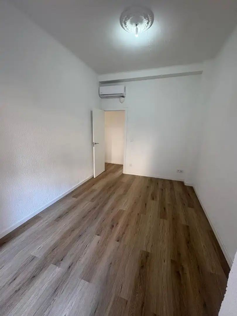 Schlafzimmer von Wohnung zum Verkauf in Zaragoza mit Klimaanlage, Heizung und Balkon