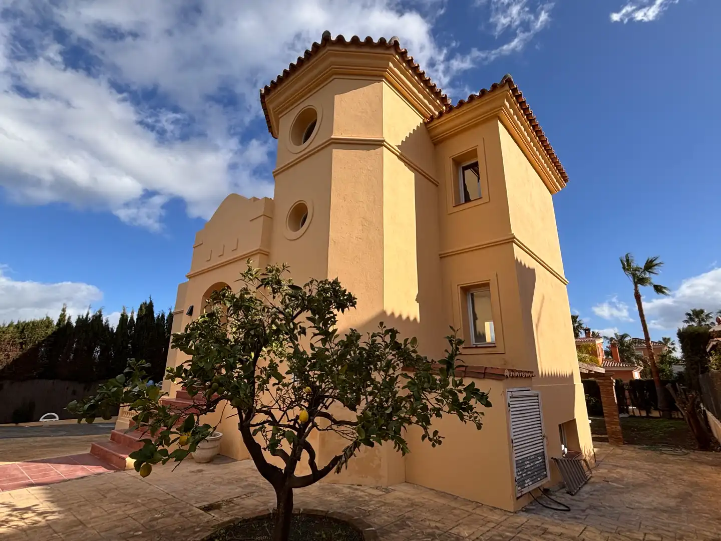 Außenansicht von Haus oder Chalet zum Verkauf in Coín mit Privatgarten, Terrasse und Abstellraum