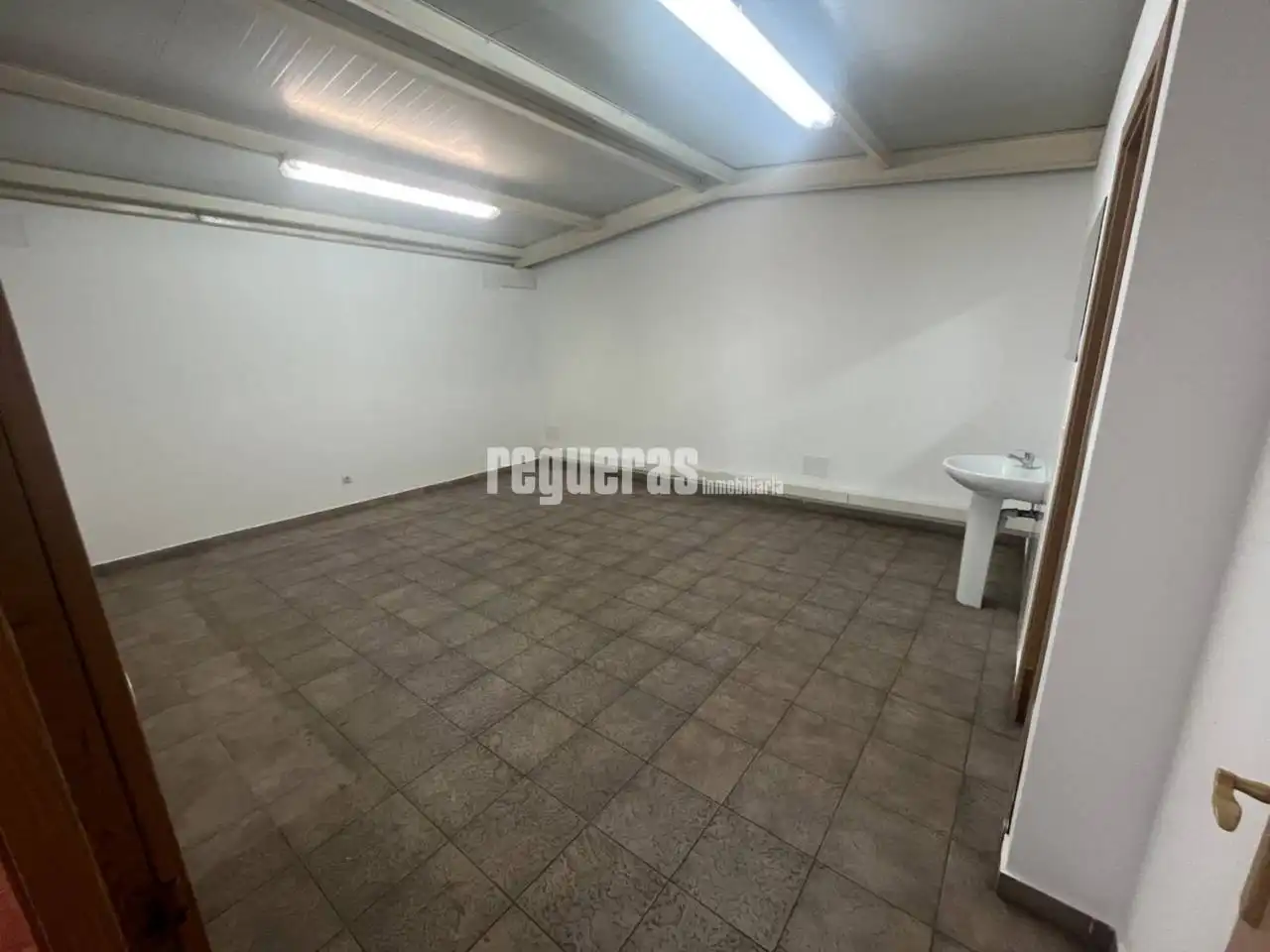 Business premises to rent in Llano Ponte, imagen 9