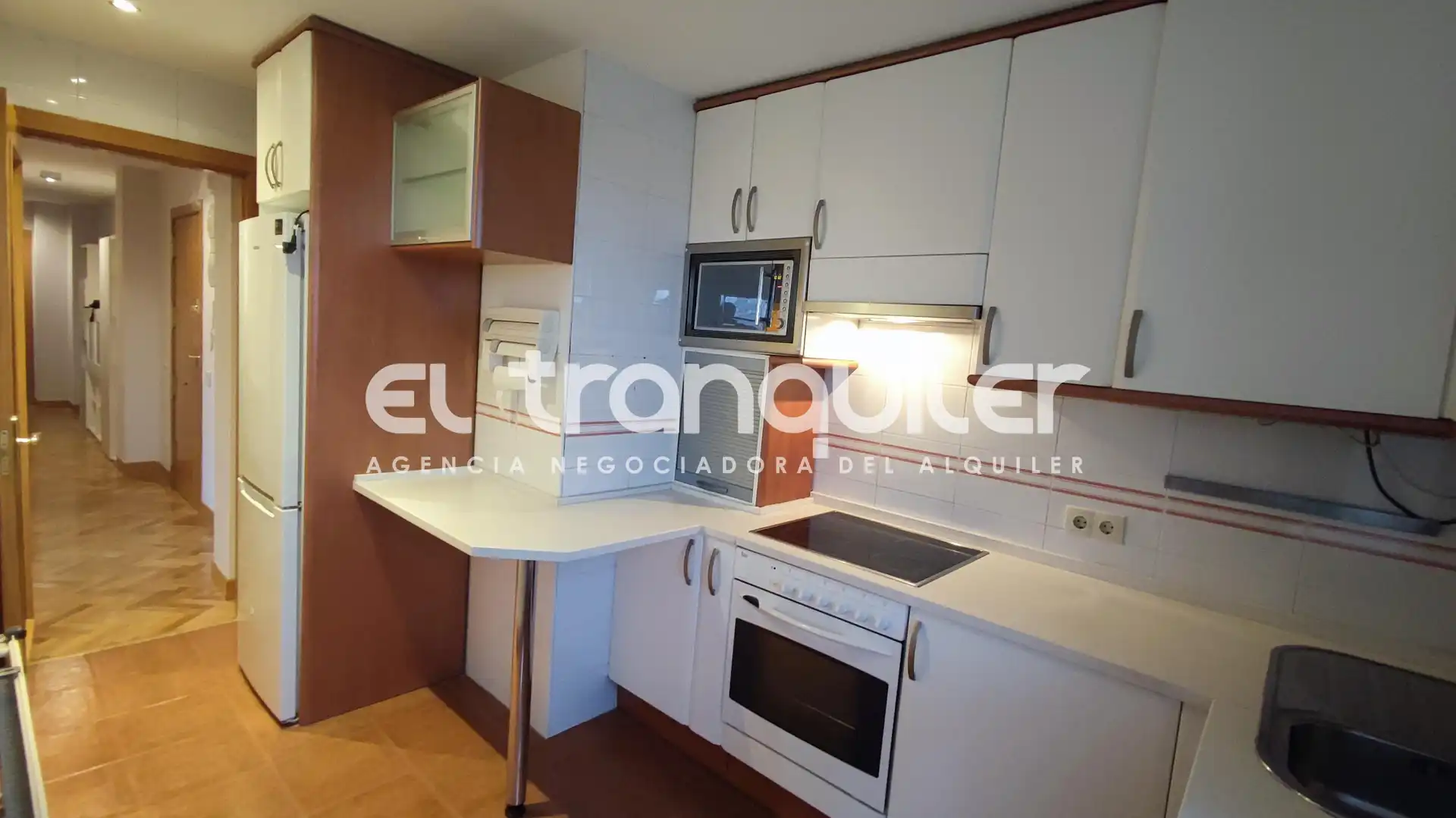 Cuina de Àtic de lloguer en Madrid amb Aire condicionat, Parquet i Terrassa