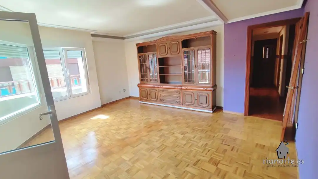 Sala d'estar de Pis en venda en Langreo amb Traster i Balcó