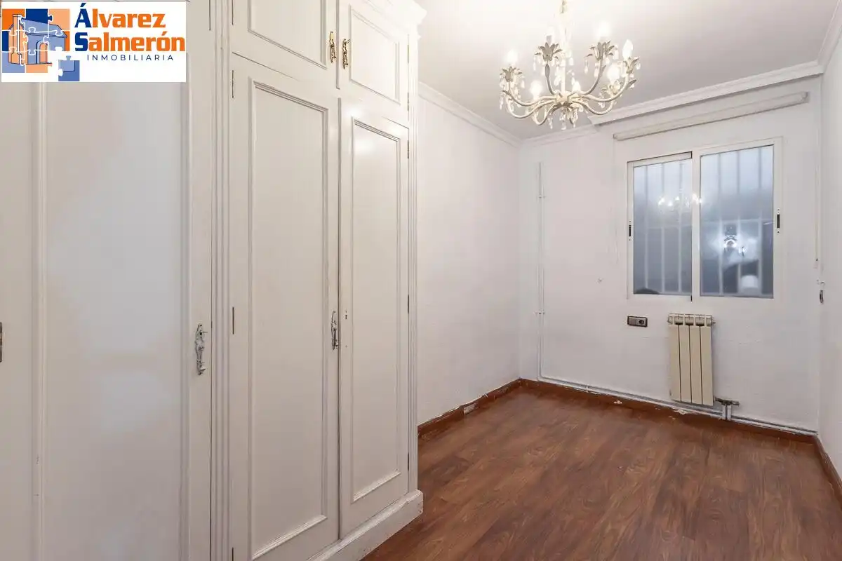Habitación de Piso en venta en Granada con Calefacción y Trastero