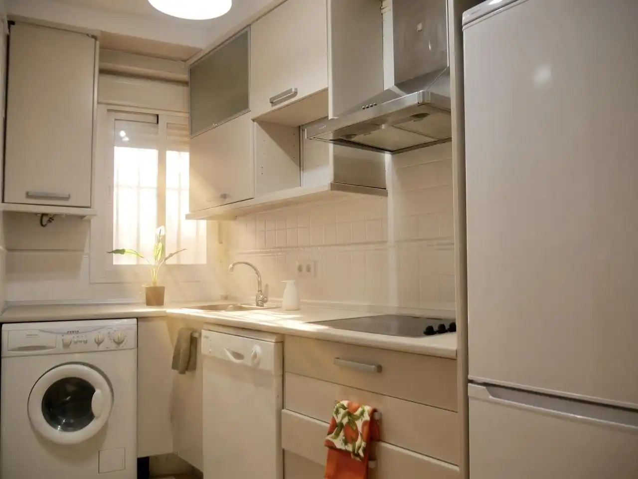 Cuina de Apartament en venda en Sevilla amb Aire condicionat, Terrassa i Moblat