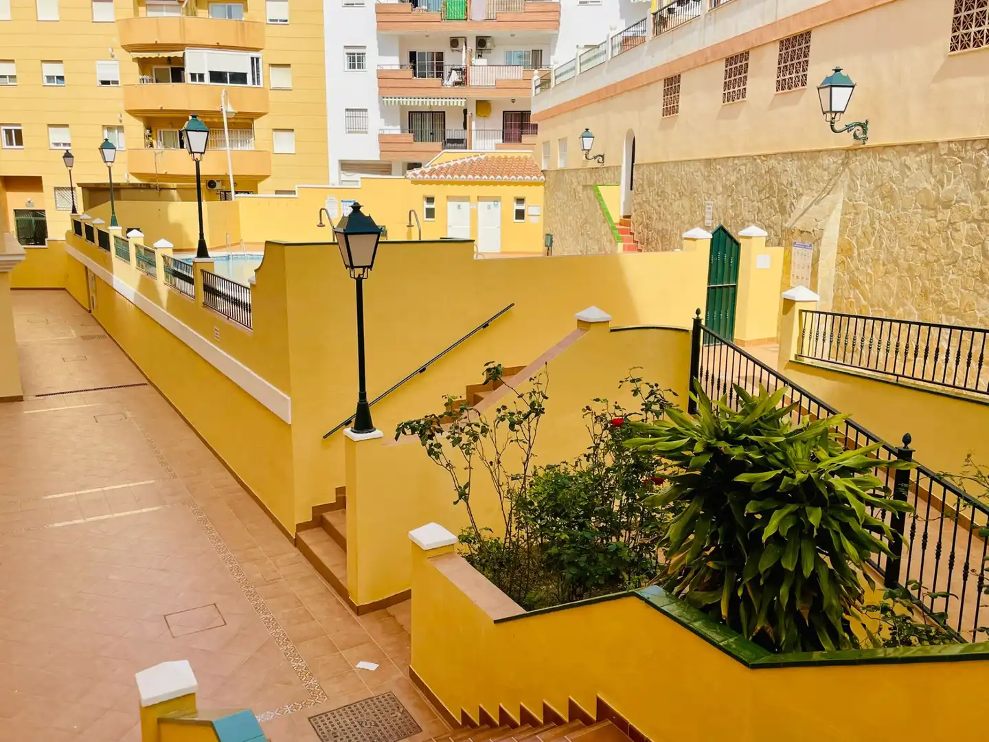 Vista exterior de Piso en venta en Torrox con Terraza, Horno y Piscina comunitaria