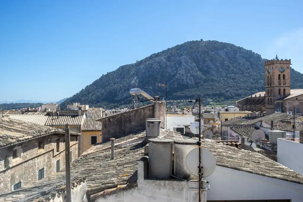 Außenansicht von Einfamilien-Reihenhaus zum Verkauf in Pollença mit Terrasse und Schwimmbad
