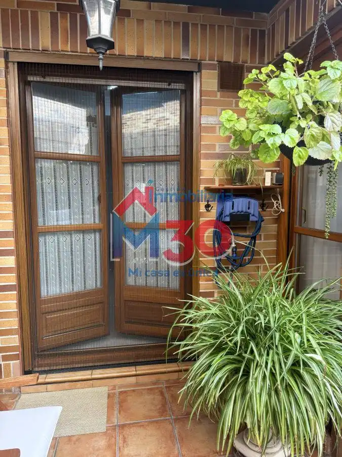 Exterior view of Houses for sale in Miranda de Ebro  with Heating, Terrace and Storage room