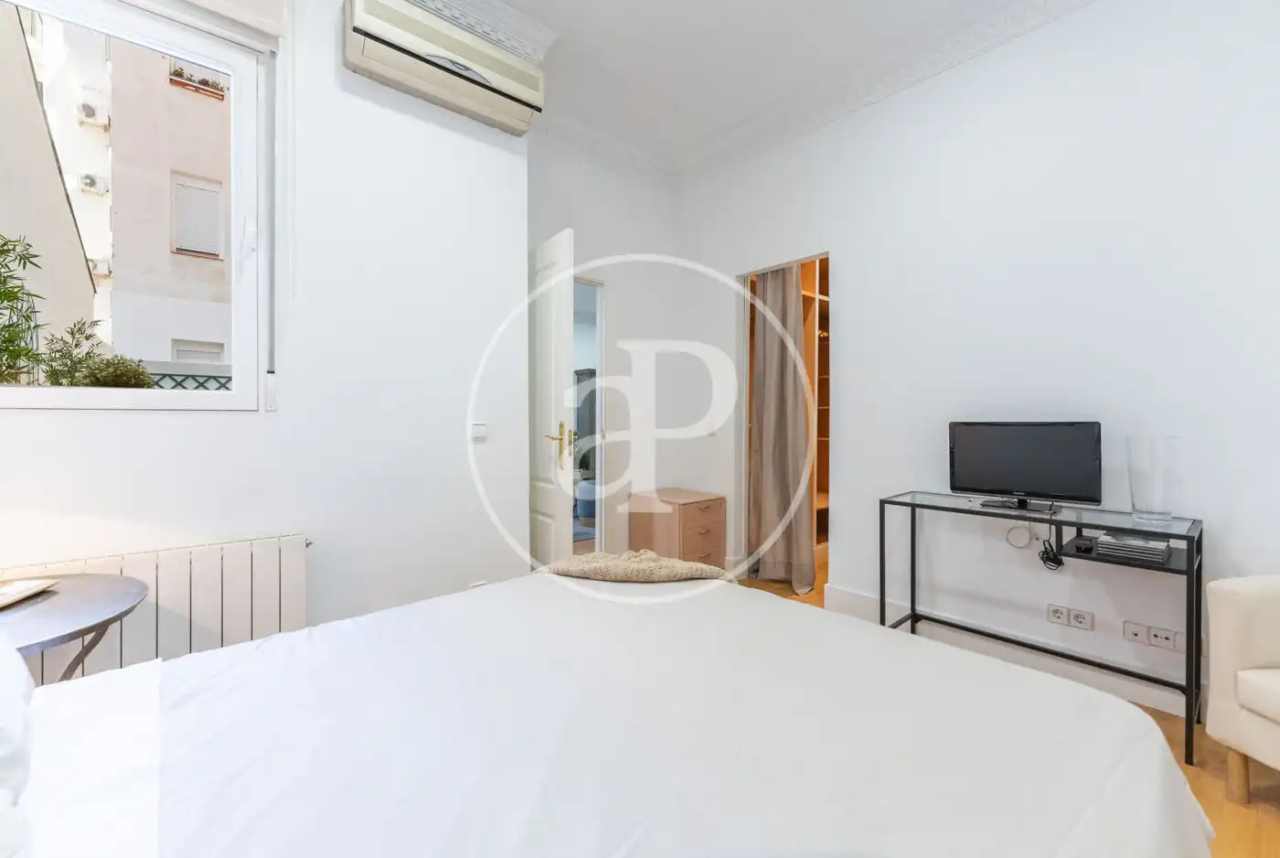 Bedroom of Flat for rent in Madrid  with Air Conditioner, Heating and Private garden