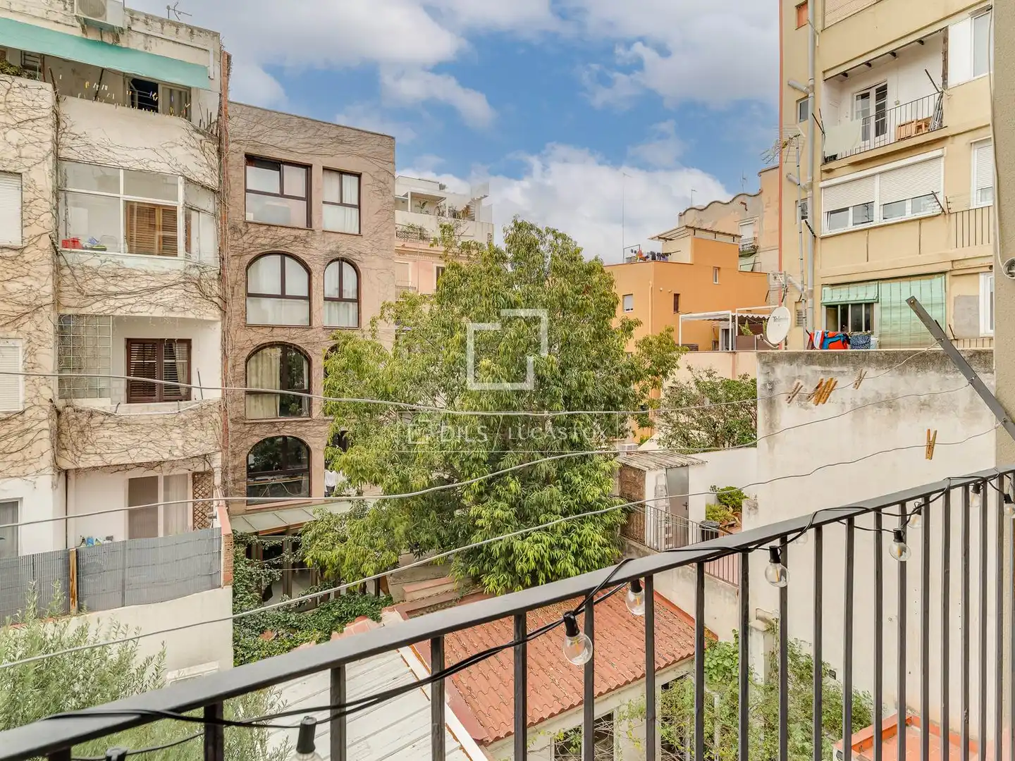 Außenansicht von Wohnung zum Verkauf in Barcelona mit Klimaanlage, Heizung und Parkett