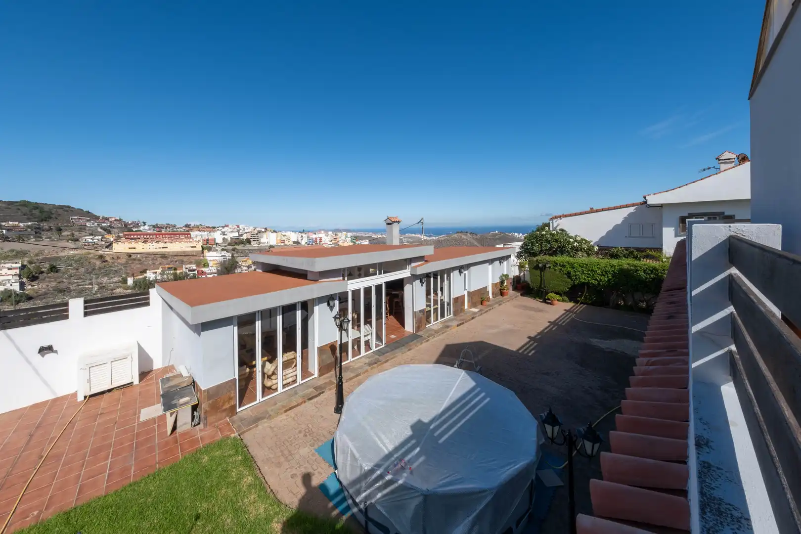 Vista exterior de Casa o xalet en venda en Las Palmas de Gran Canaria amb Jardí privat, Terrassa i Traster