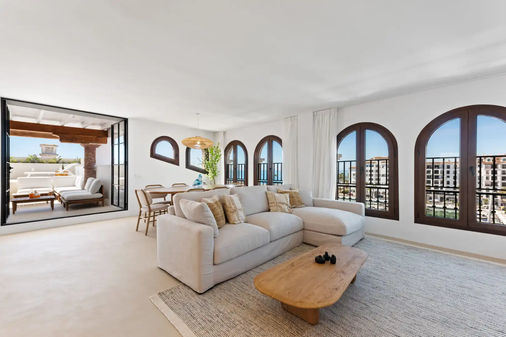 Sala de estar de Ático en venta en Manilva con Aire acondicionado, Terraza y Piscina
