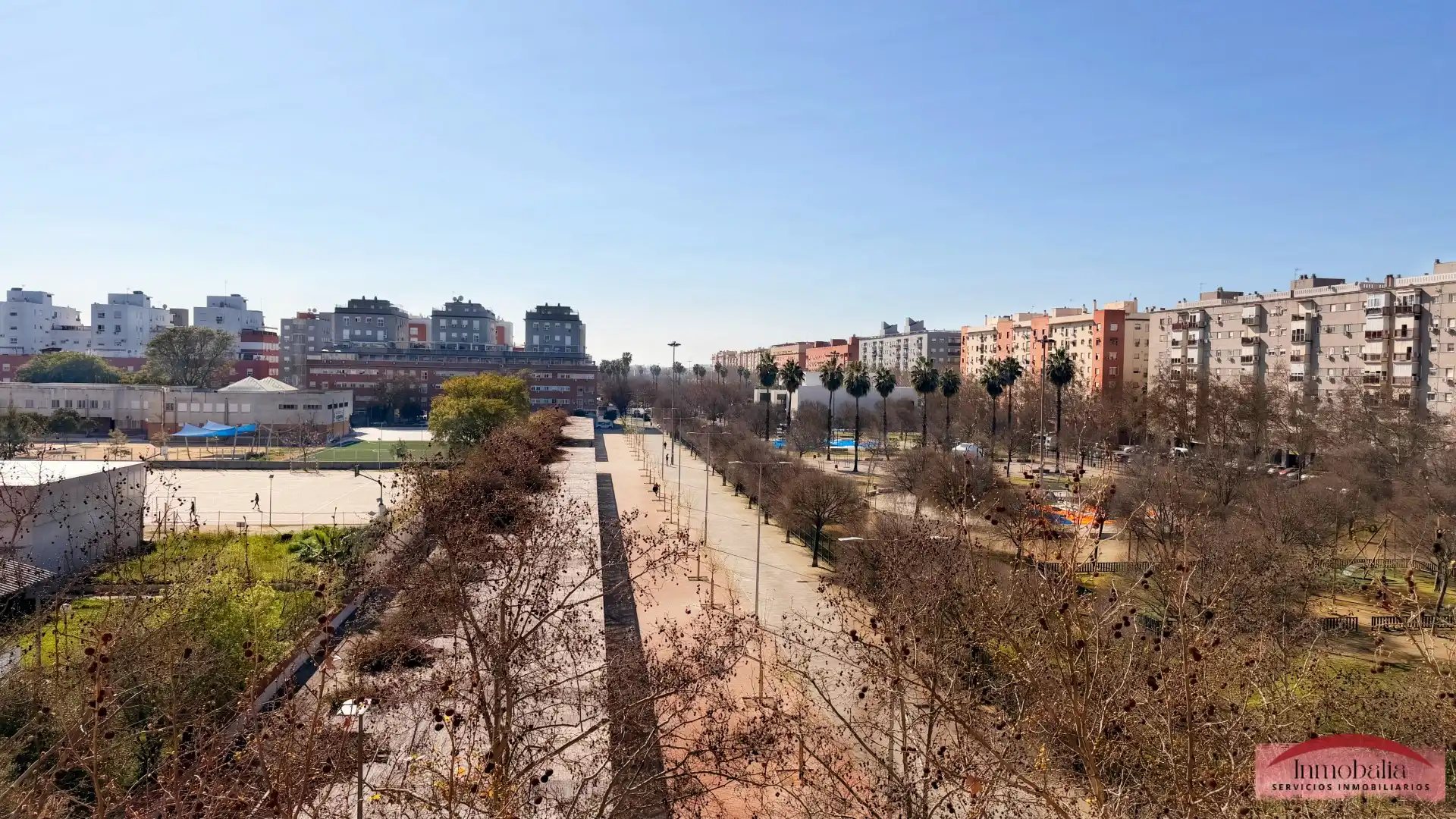 Vista exterior de Piso en venta en Sevilla con Aire acondicionado y Piscina comunitaria