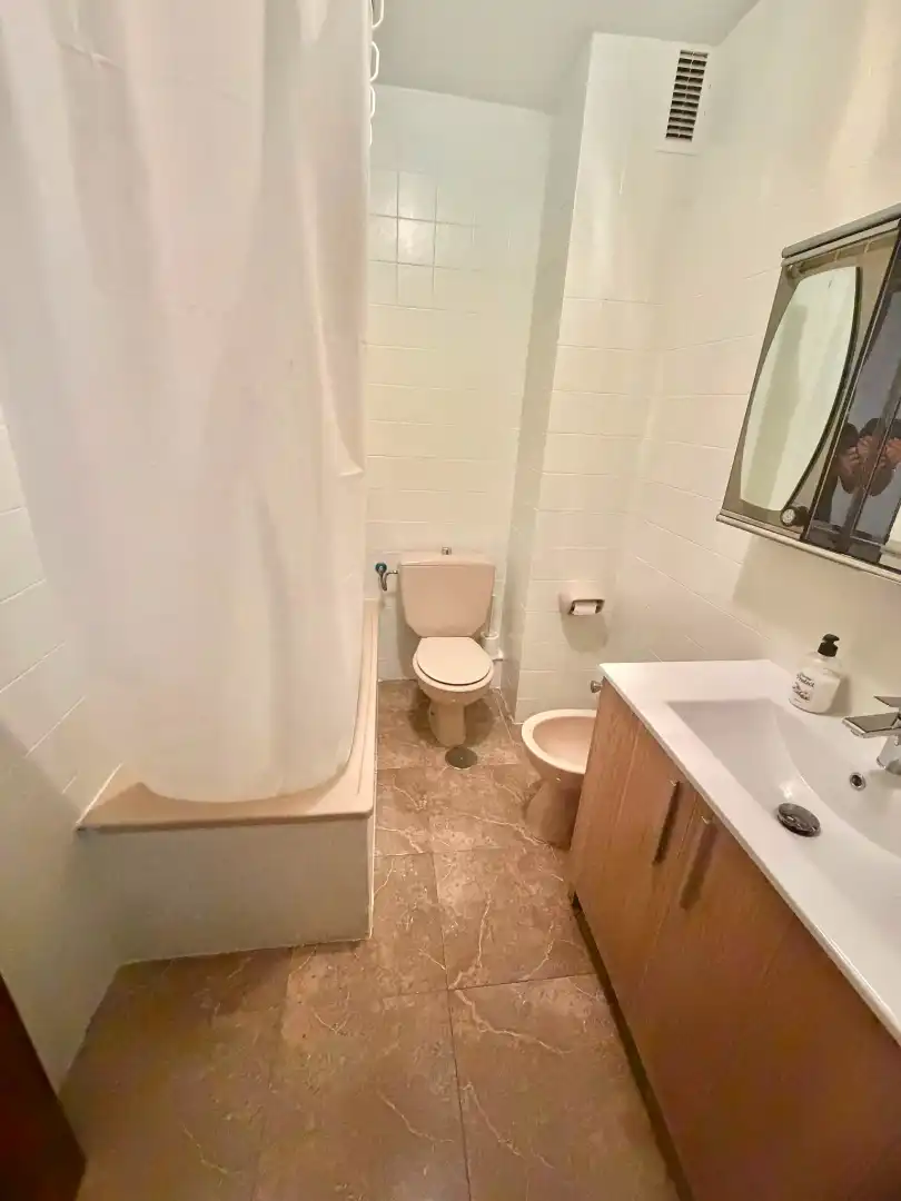 Bathroom of Flat for share in Jaén  with Air Conditioner, Heating and Furnished