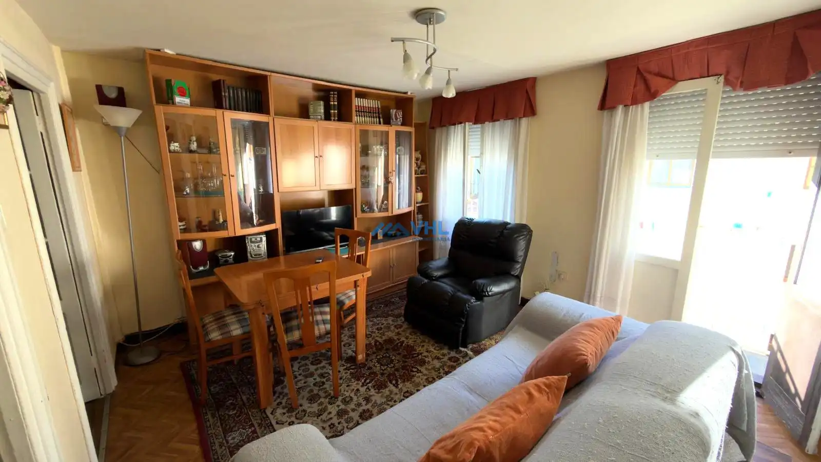Sala de estar de Piso en venta en Castro-Urdiales con Calefacción, Trastero y Amueblado