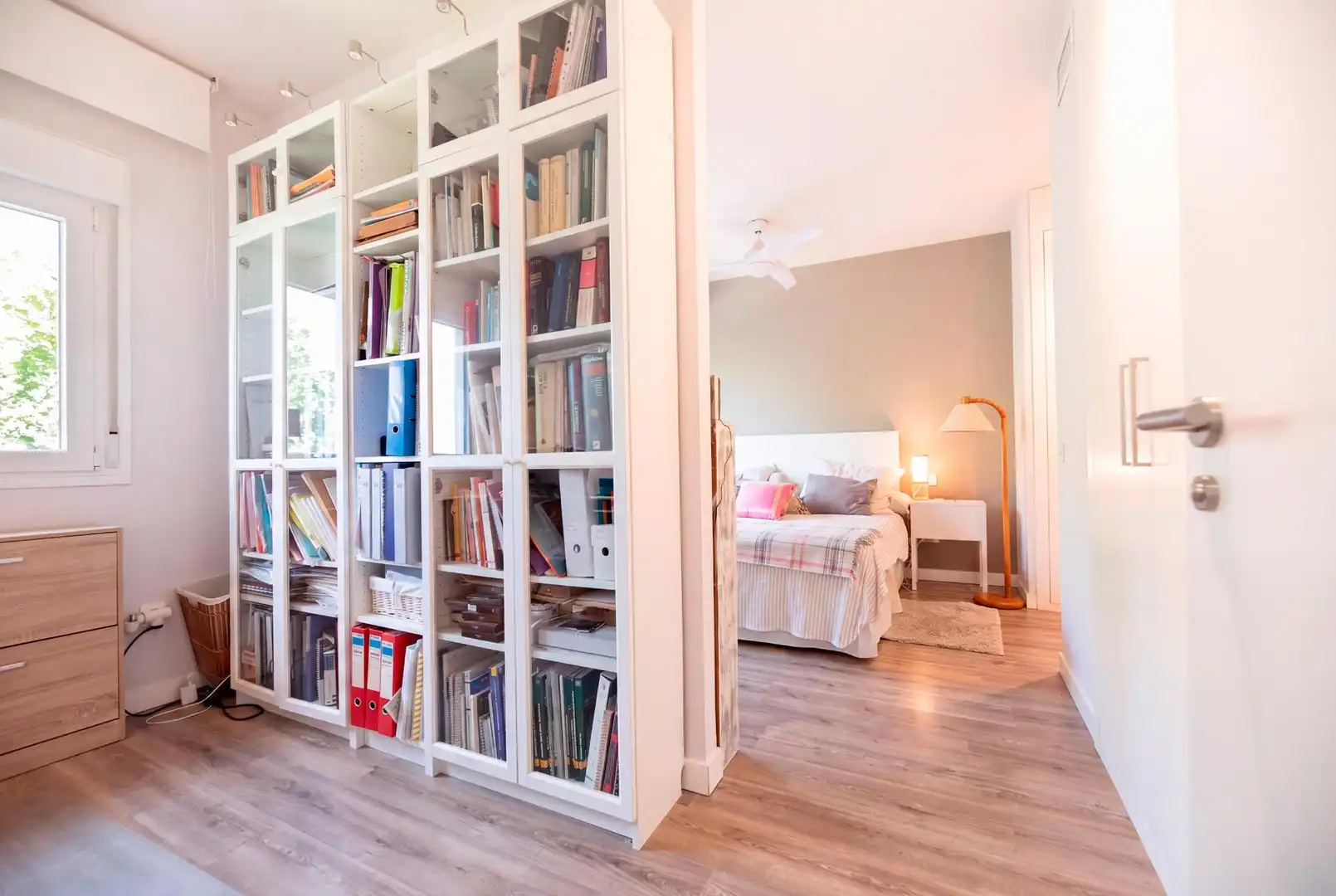 Schlafzimmer von Einfamilien-Reihenhaus zum Verkauf in Torrelodones mit Heizung, Privatgarten und Gemeinschaftspool
