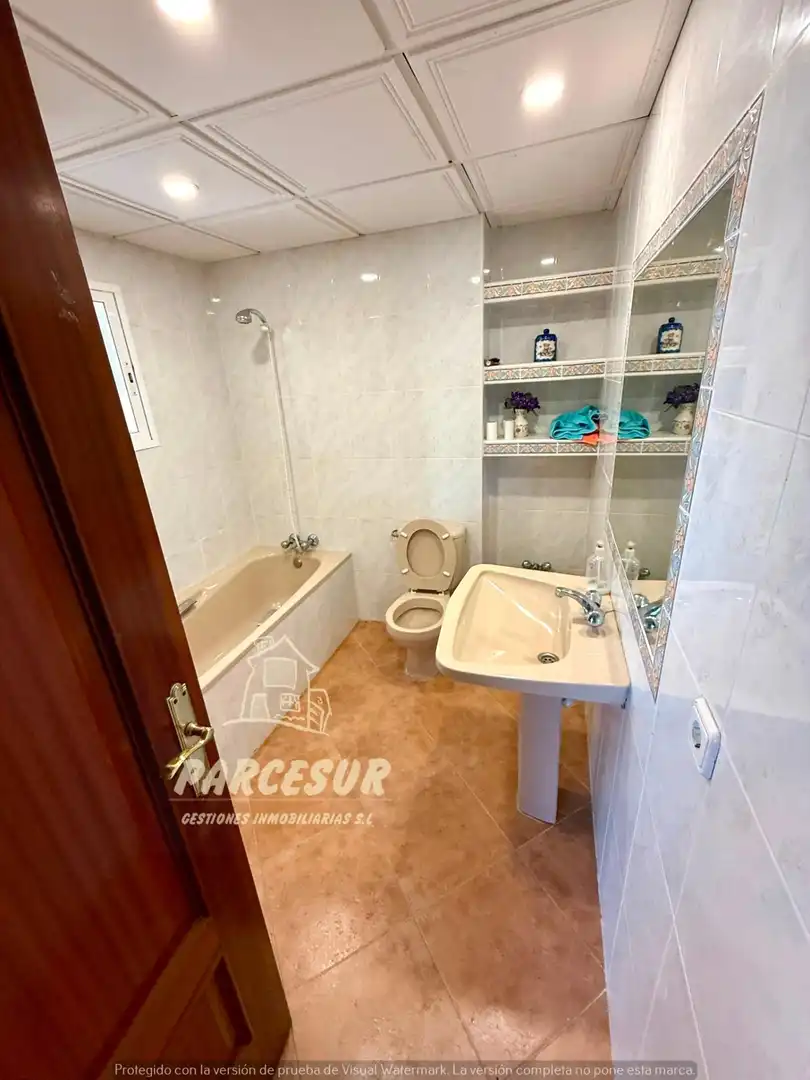 Bany de Finca rústica en venda en Almodóvar del Río amb Aire condicionat, Jardí privat i Terrassa