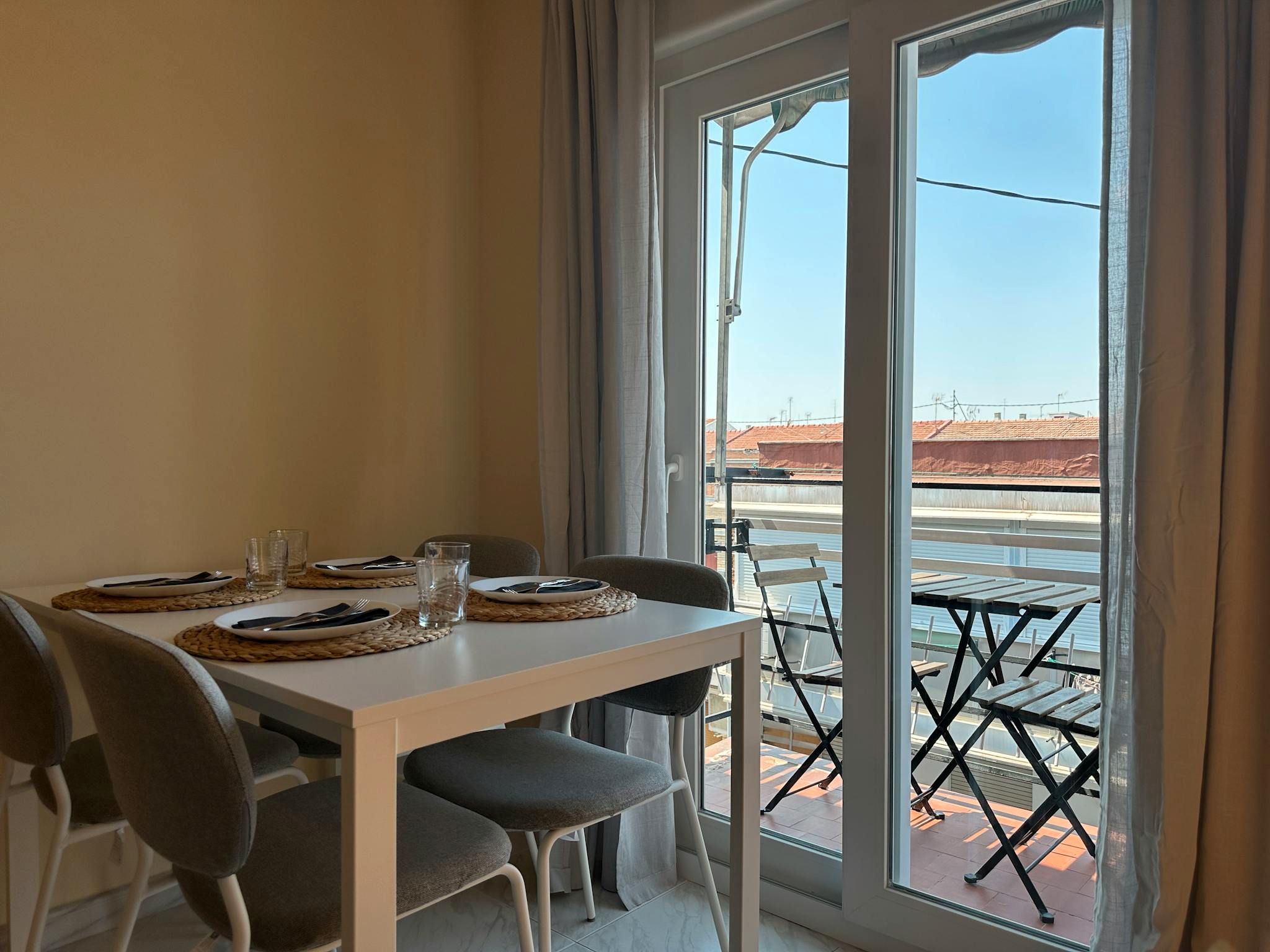 Comedor de Piso de alquiler en  Madrid Capital con Calefacción, Amueblado y Lavadora