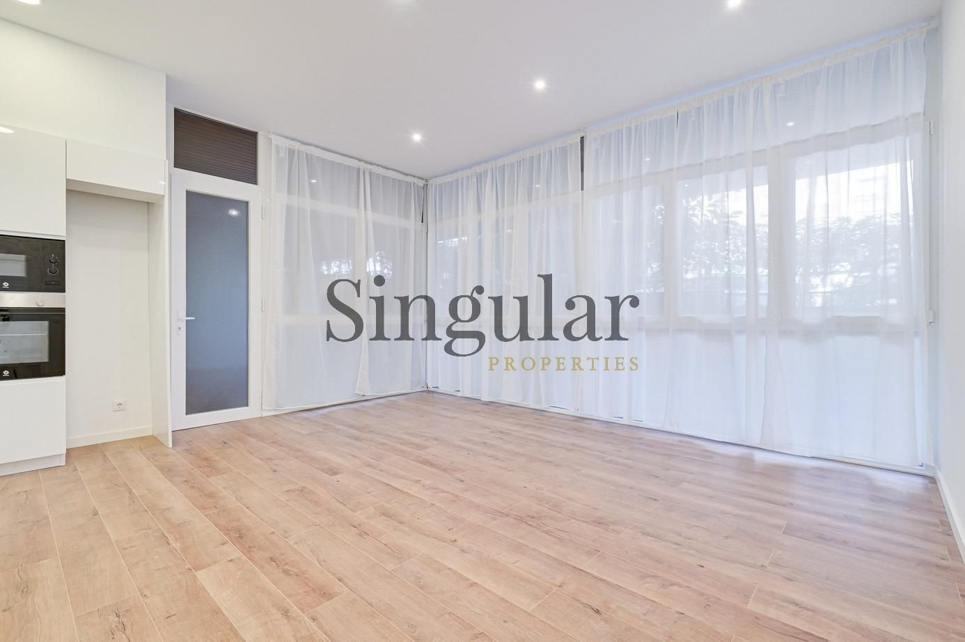 Bedroom of Flat for sale in  Barcelona Capital  with Air Conditioner, Heating and Parquet flooring