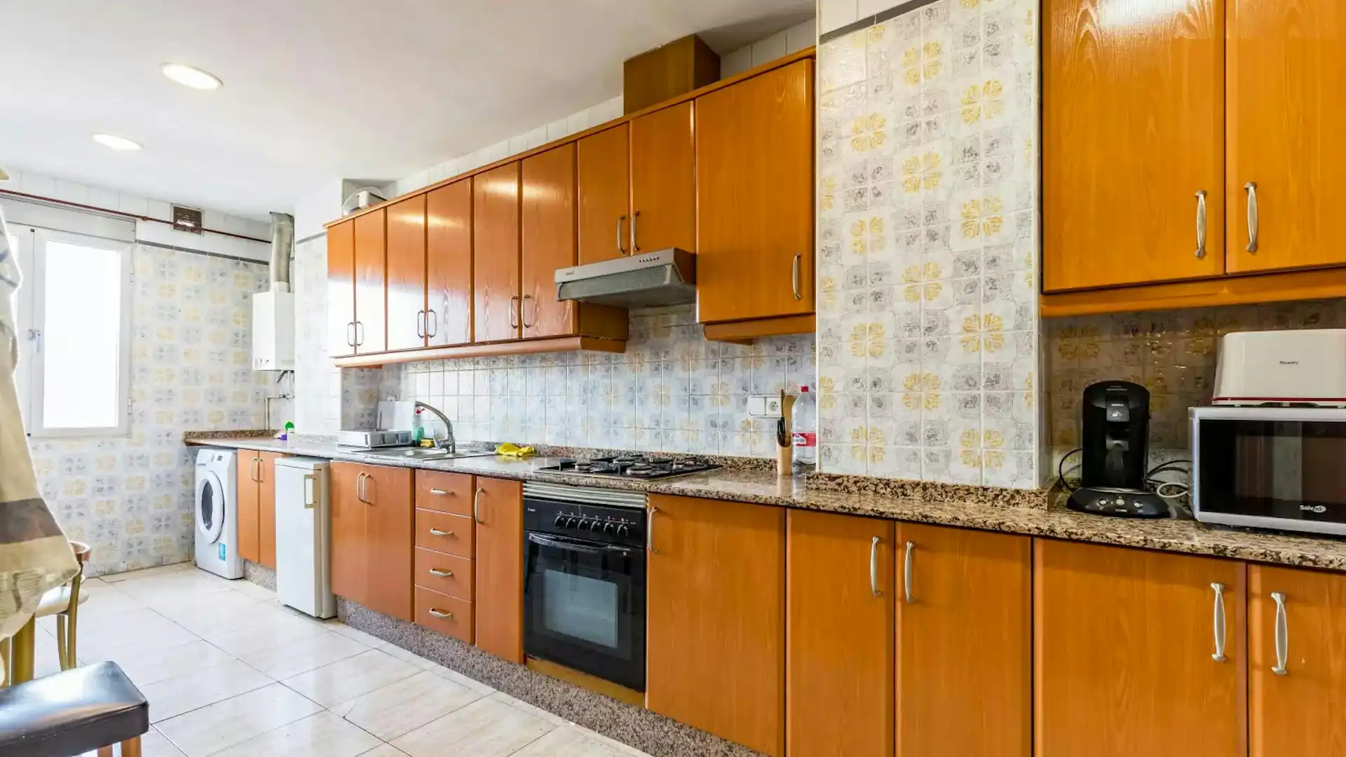 Küche von Wohnung zur untervermieten in Valencia mit Heizung und Waschmaschine