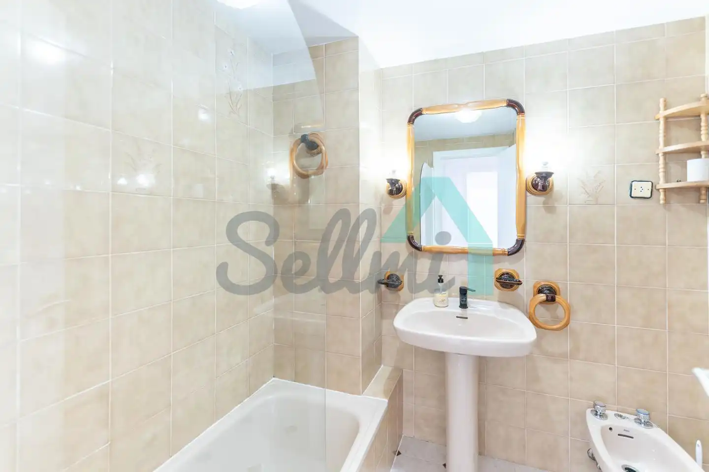 Flat for rent in Calle Gregorio Marañon, Vallobín