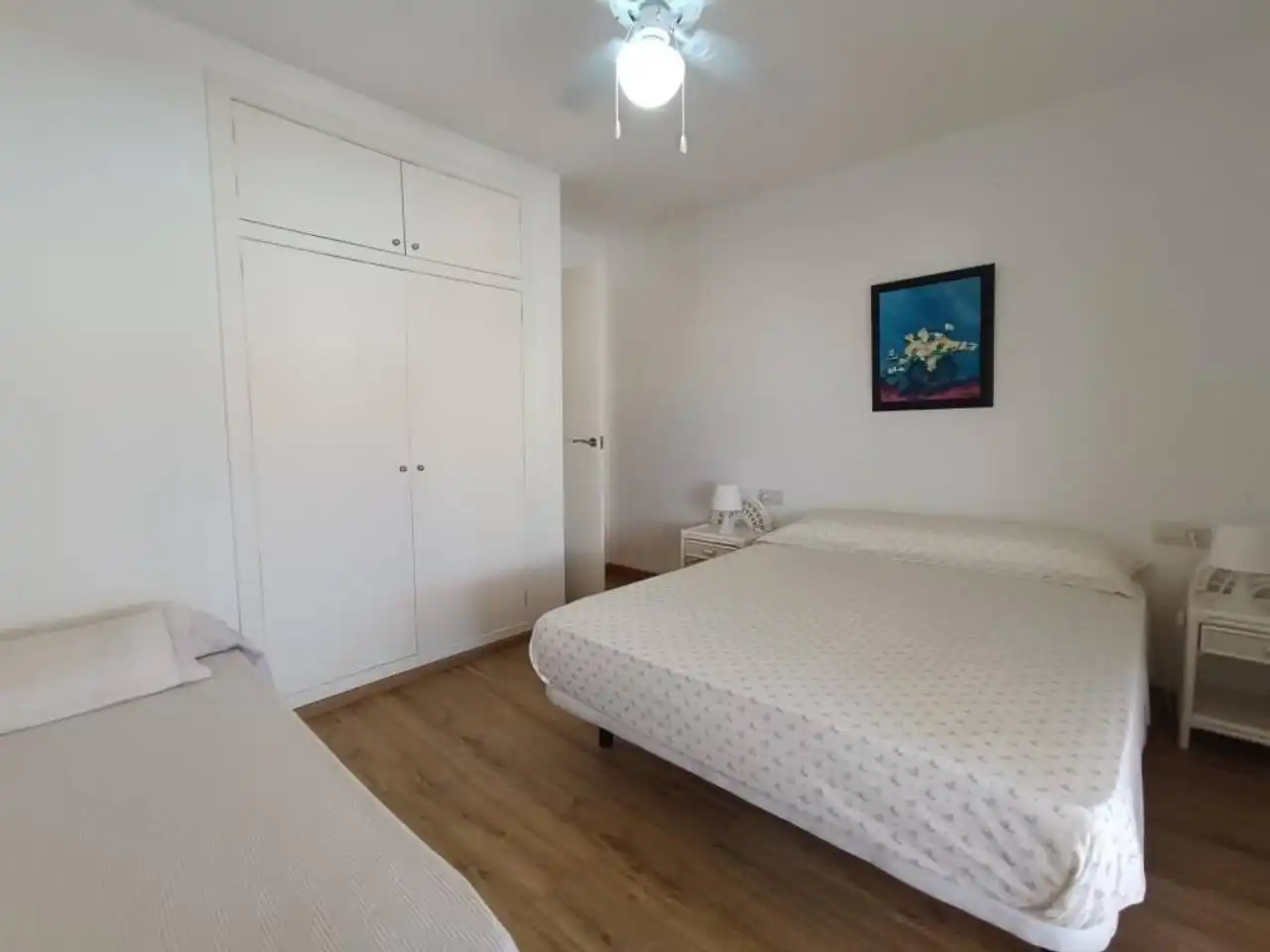 Dormitori de Apartament de lloguer en El Campello amb Aire condicionat, Terrassa i Moblat