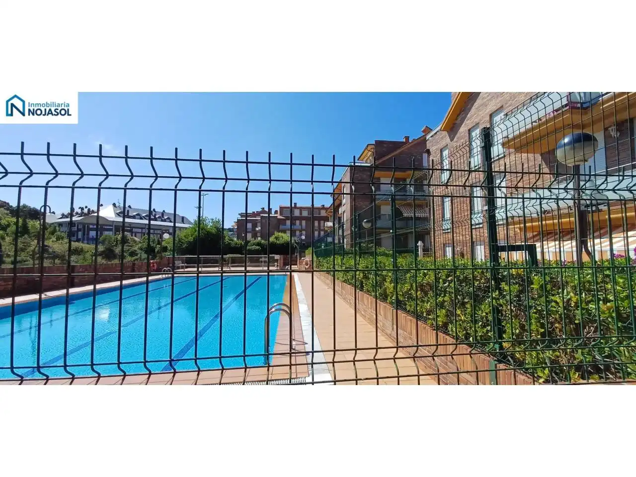 Piscina de Apartament de lloguer en Arnuero amb Calefacció, Terrassa i Moblat