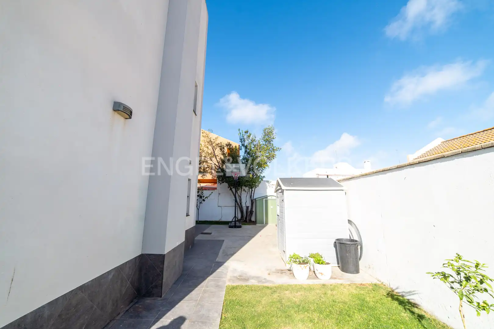 Vista exterior de Casa o xalet en venda en San Fernando amb Calefacció, Jardí privat i Terrassa
