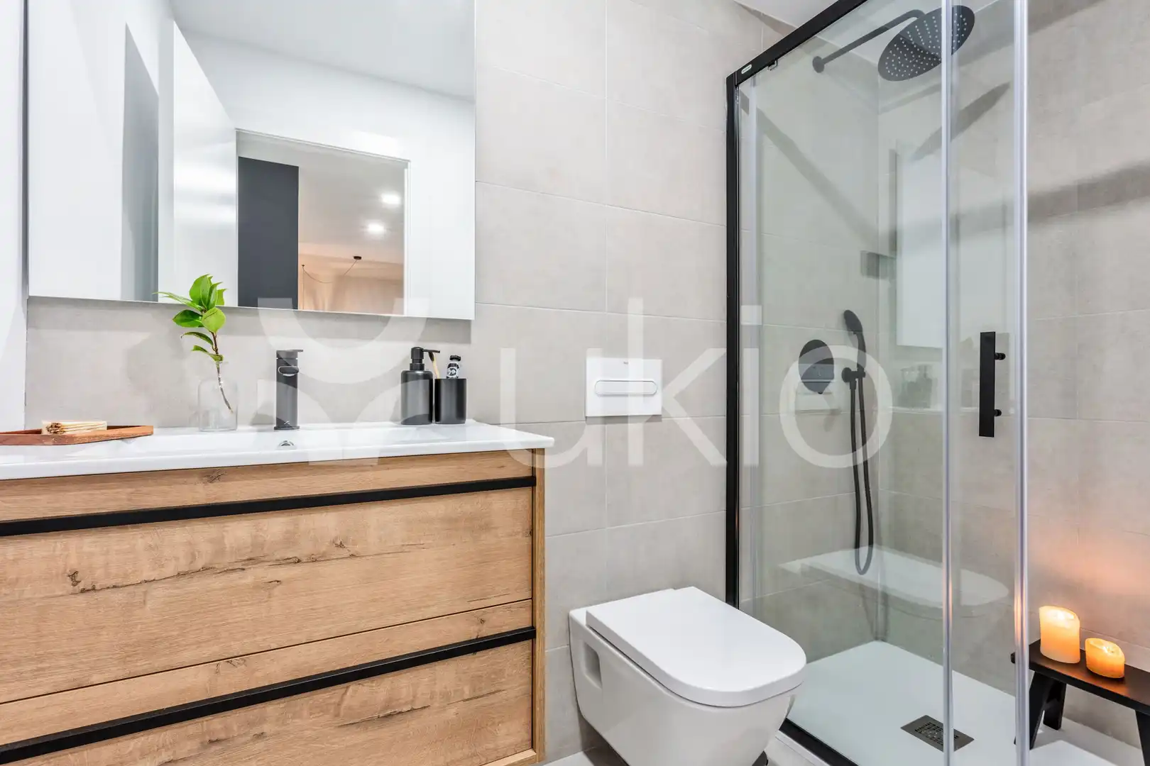 Bany de Apartament de lloguer en Madrid amb Aire condicionat, Calefacció i Moblat