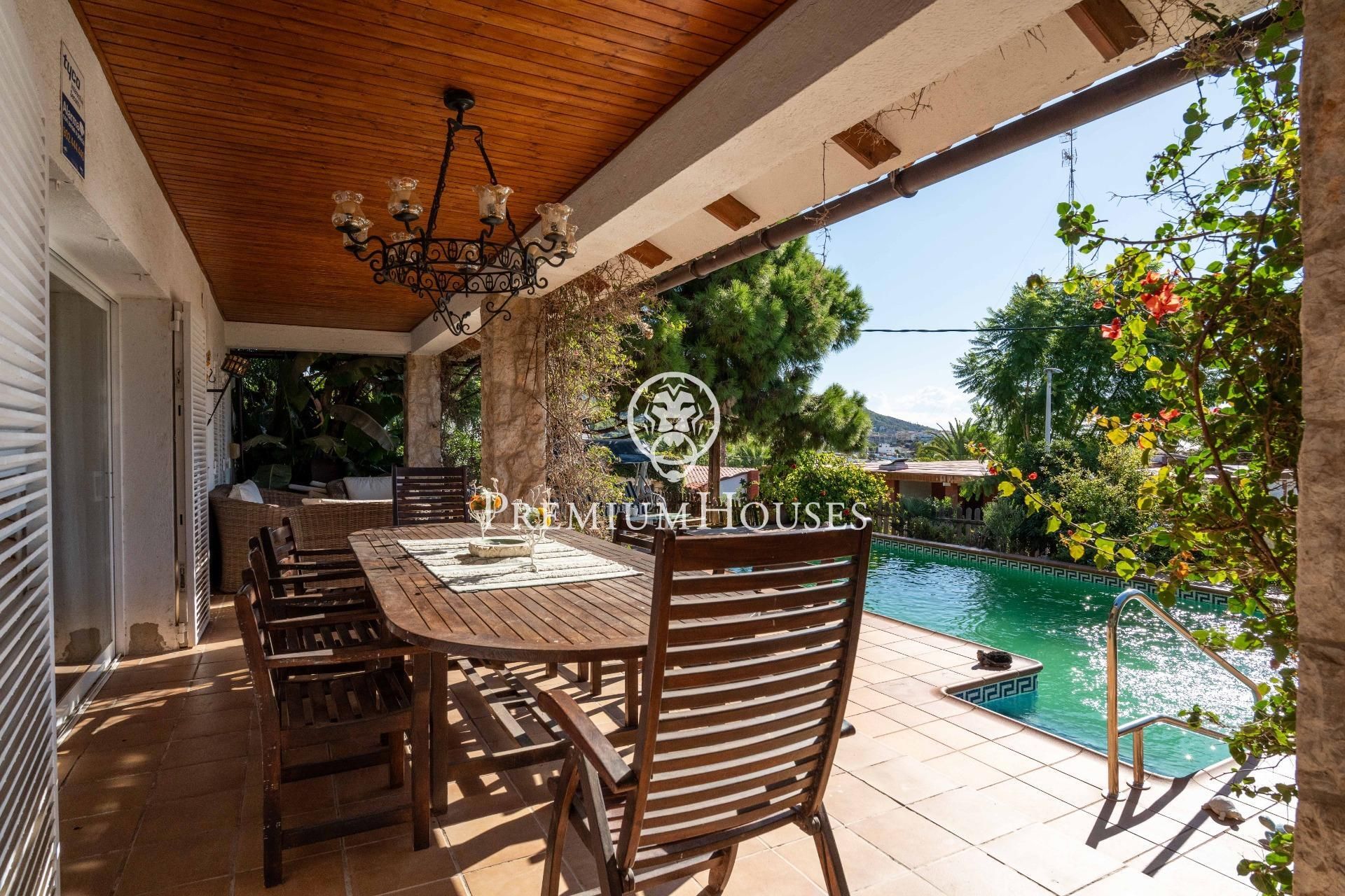 Terrace of House or chalet for sale in Sitges  with Air Conditioner, Heating and Private garden