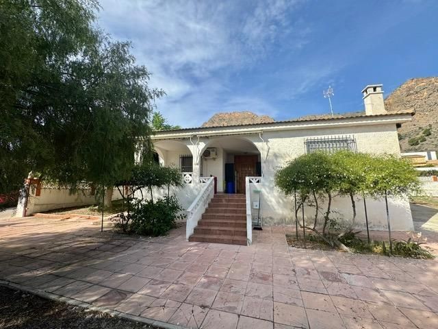 Vista exterior de Finca rústica en venda en Orihuela amb Aire condicionat, Jardí privat i Traster