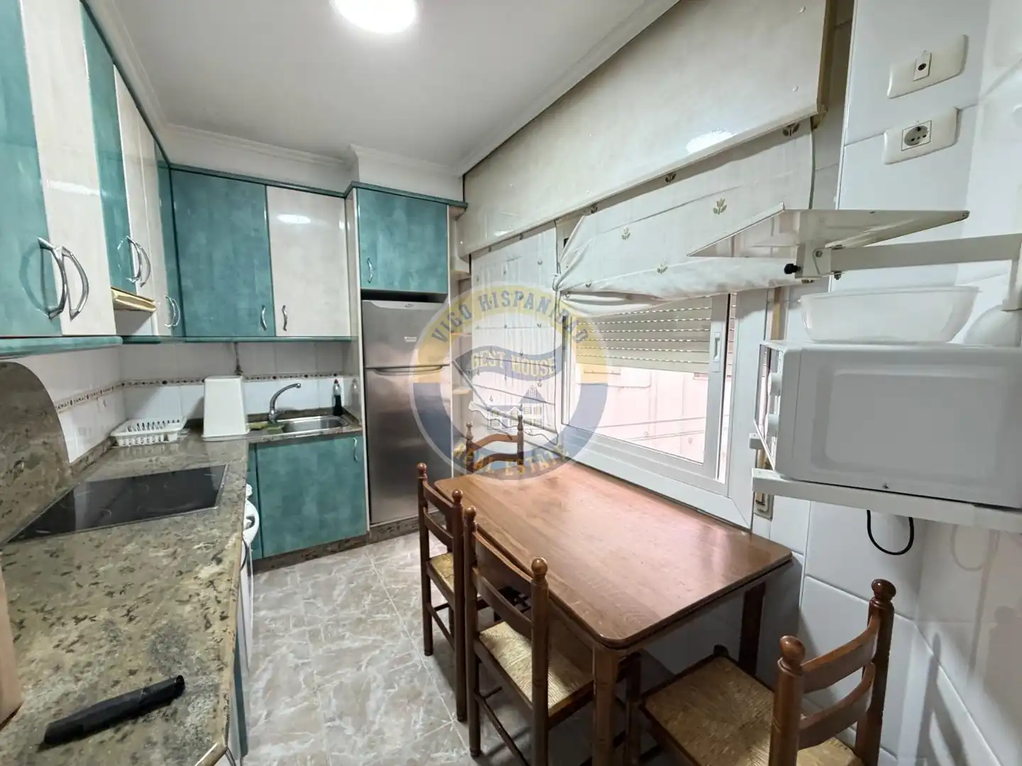 Cocina de Piso de alquiler en Vigo  con Calefacción, Parquet y Amueblado