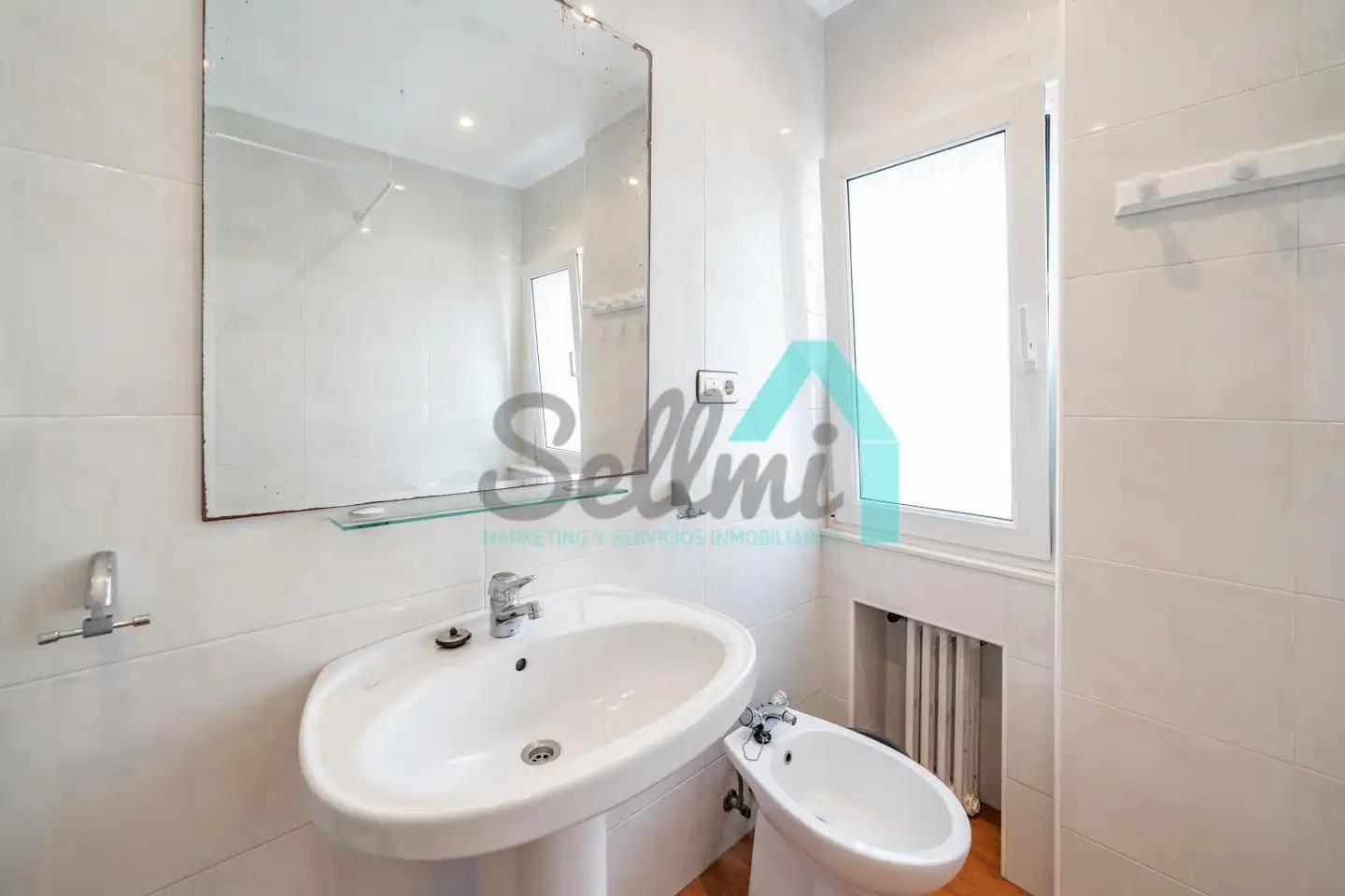 Bathroom of Flat for share in Este