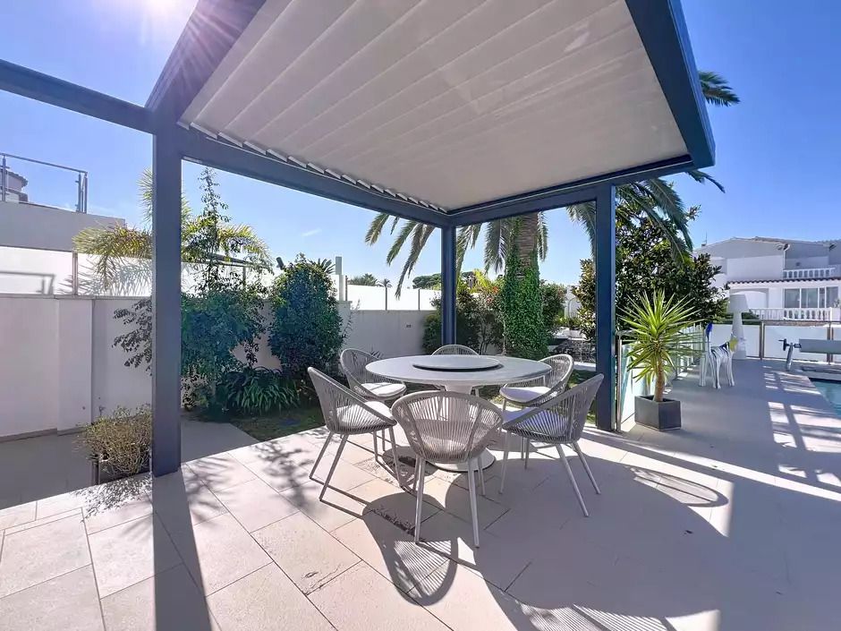 Terrassa de Casa o xalet en venda en Empuriabrava amb Piscina