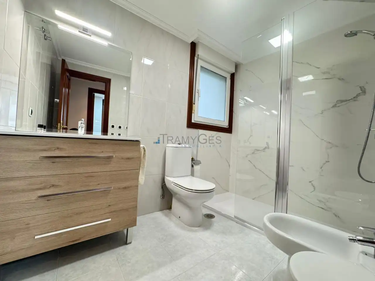 Bathroom of Flat for sale in Vigo   with Heating and Parquet flooring