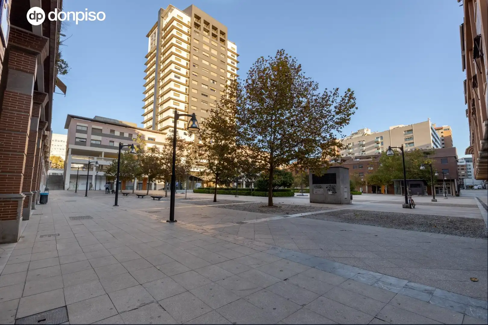 Vista exterior de Dúplex en venda en Granada amb Aire condicionat, Calefacció i Traster