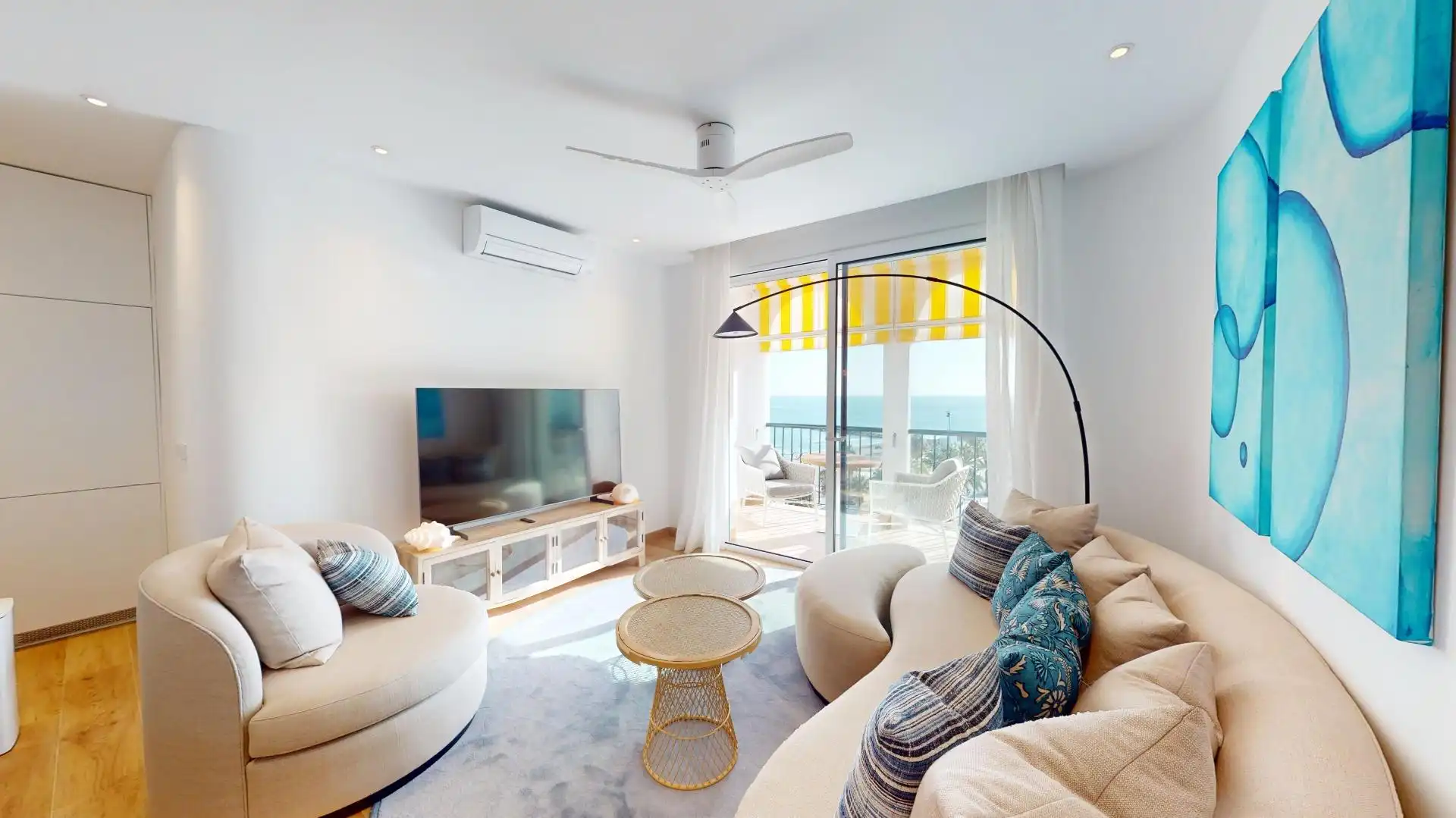 Sala de estar de Piso de alquiler en Fuengirola con Aire acondicionado, Calefacción y Terraza