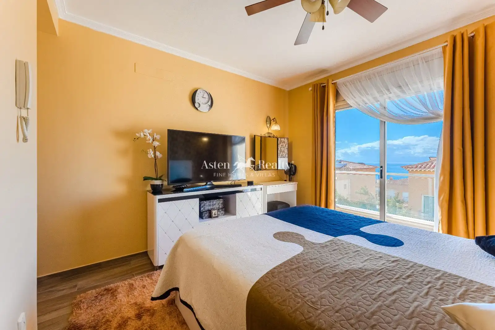 Schlafzimmer von Einfamilien-Reihenhaus zum Verkauf in Santiago del Teide mit Privatgarten, Terrasse und Abstellraum
