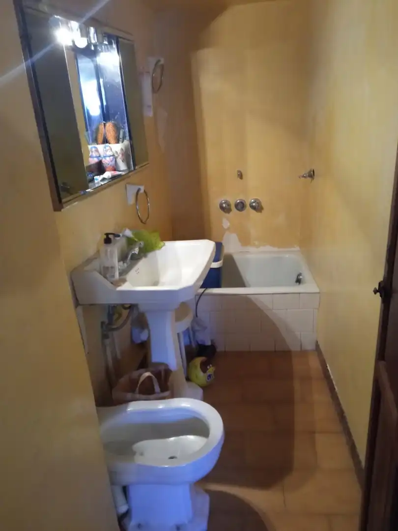 Badezimmer von Country house zum Verkauf in Quatretondeta mit Abstellraum und Balkon