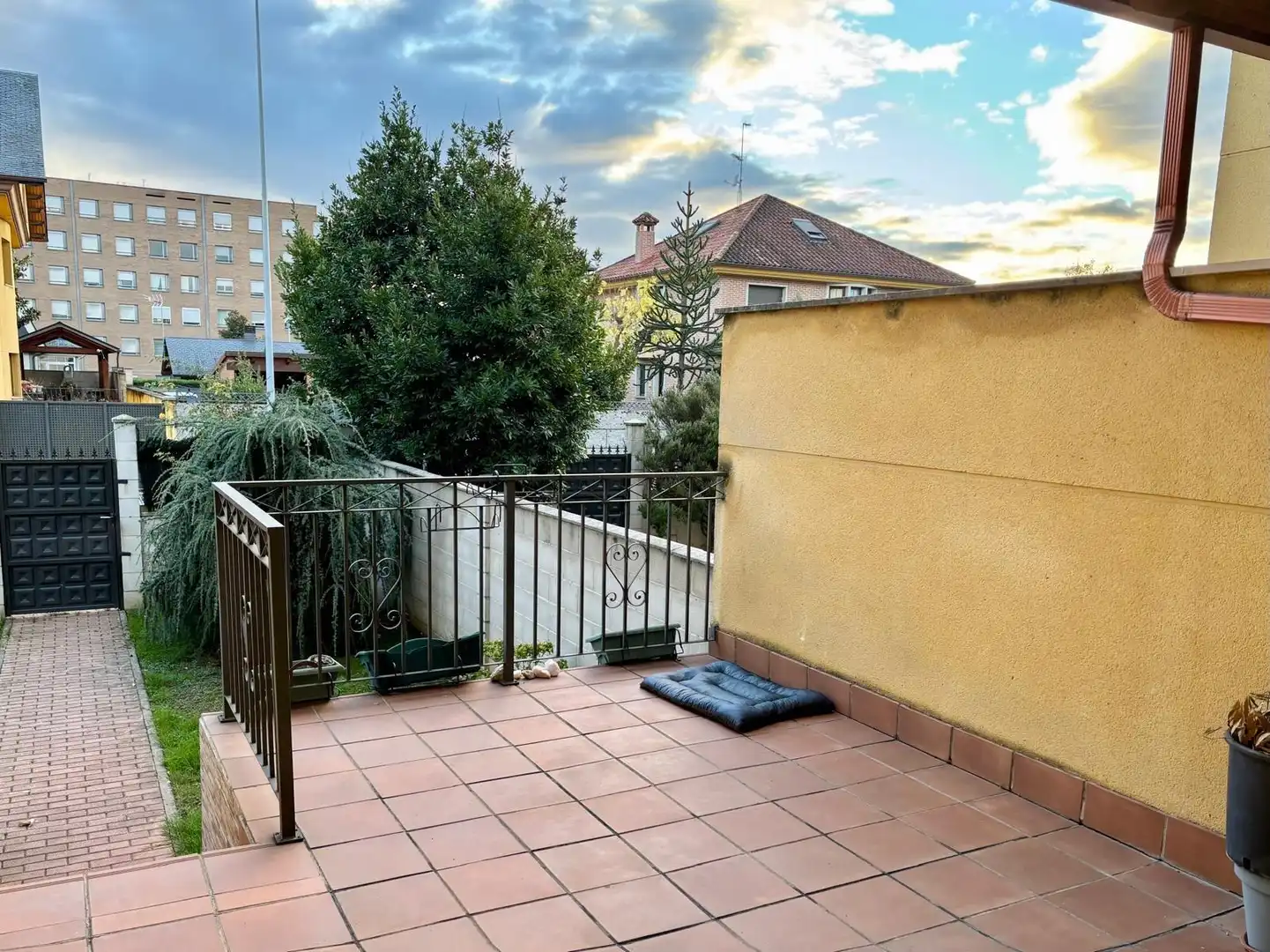 Terrassa de Casa adosada en venda en Ponferrada amb Calefacció i Jardí privat