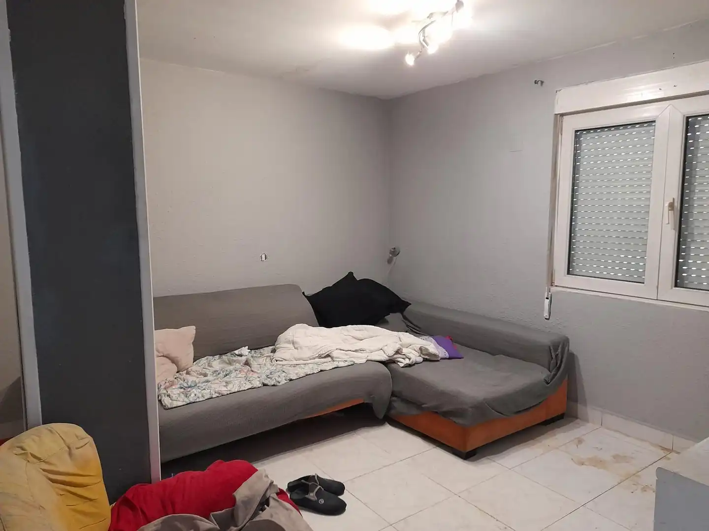 Sala d'estar de Casa adosada en venda en Santa Cruz de Bezana amb Calefacció, Jardí privat i Traster