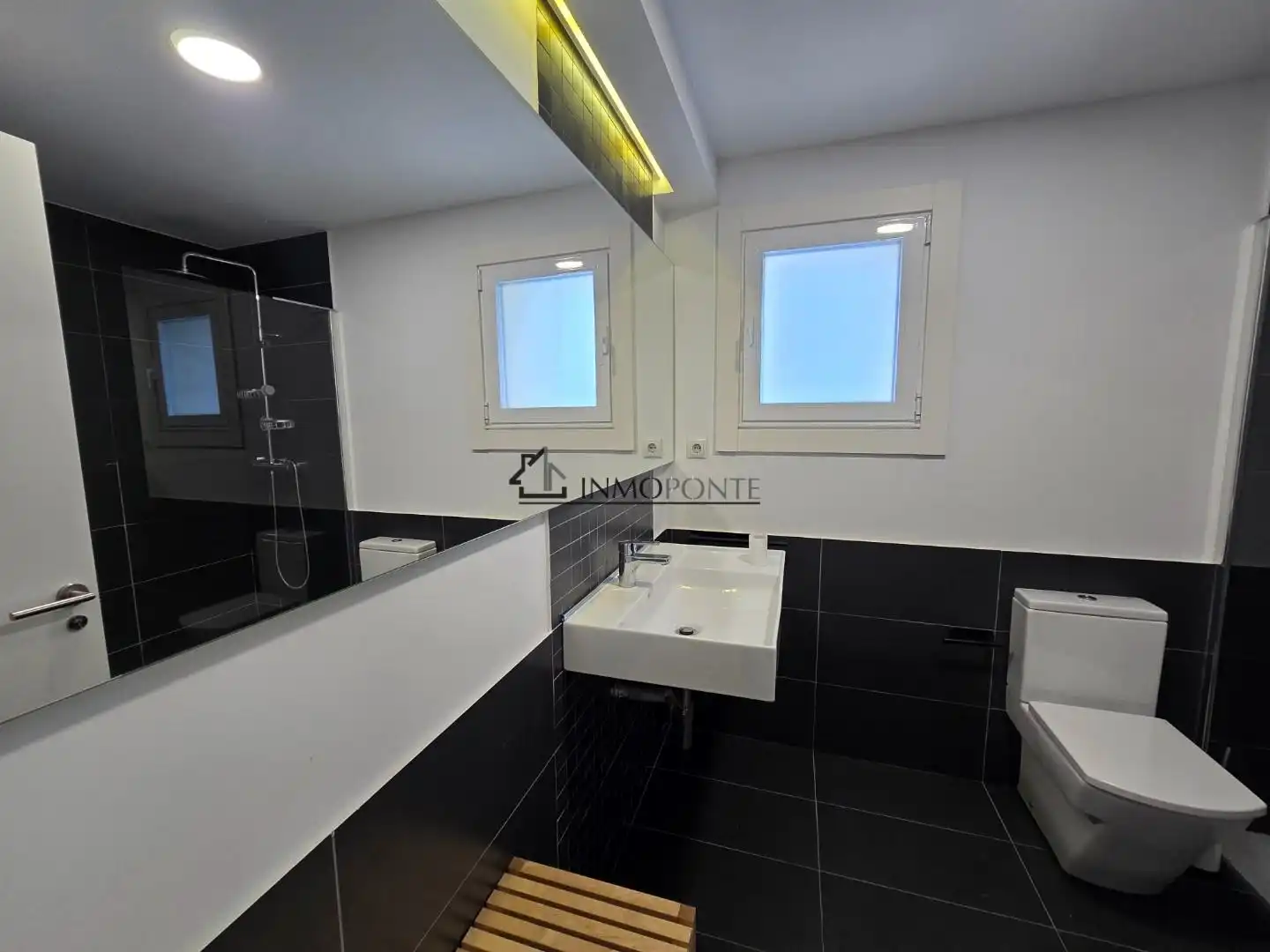 Baño de Piso en venta en Pontevedra Capital  con Calefacción, Horno y Lavadora