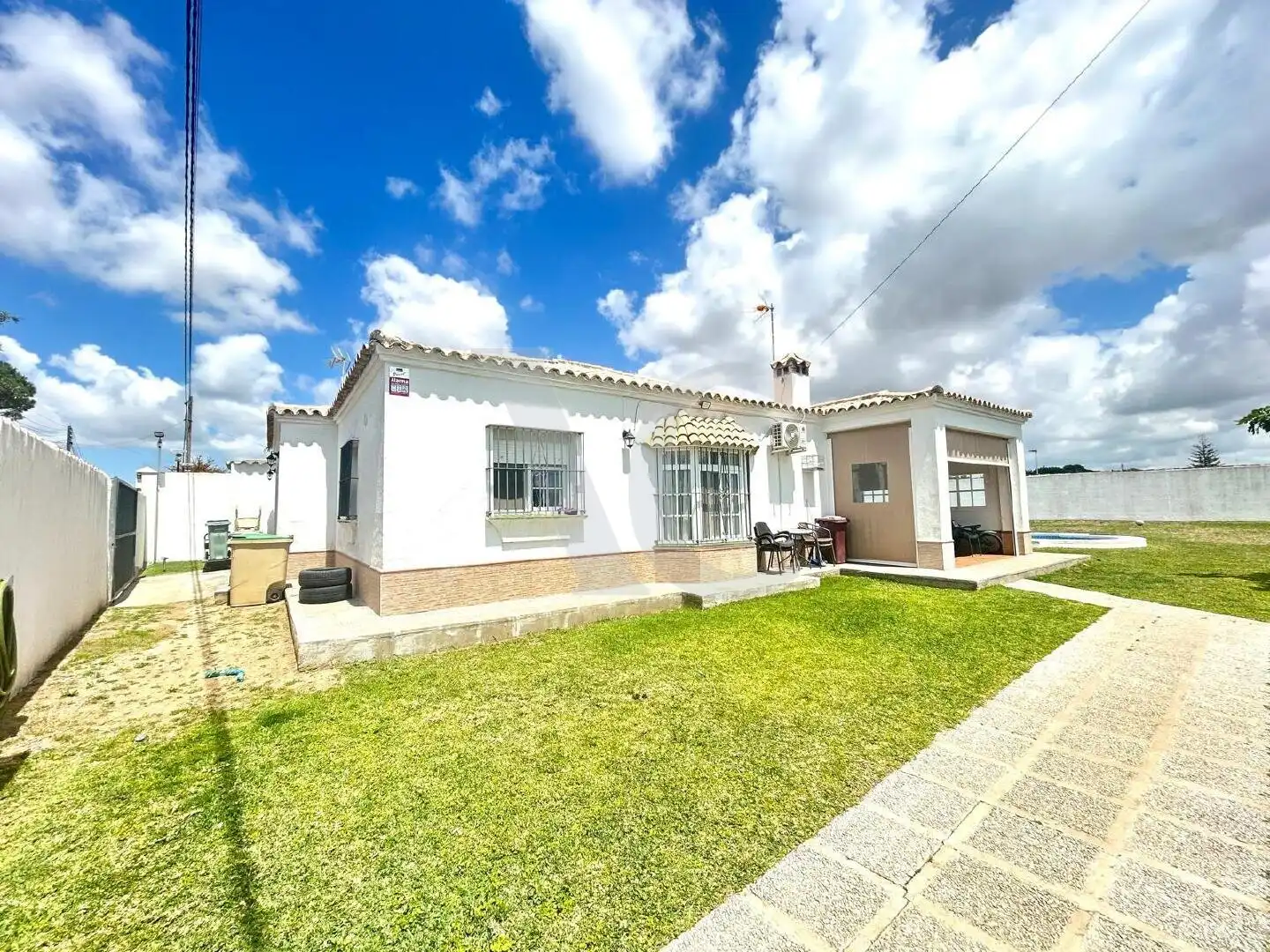 Vista exterior de Casa o xalet en venda en Chiclana de la Frontera