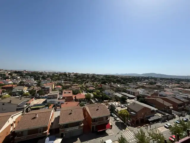 Piso en venta en Avinguda del Cantábric, Badia del Vallès