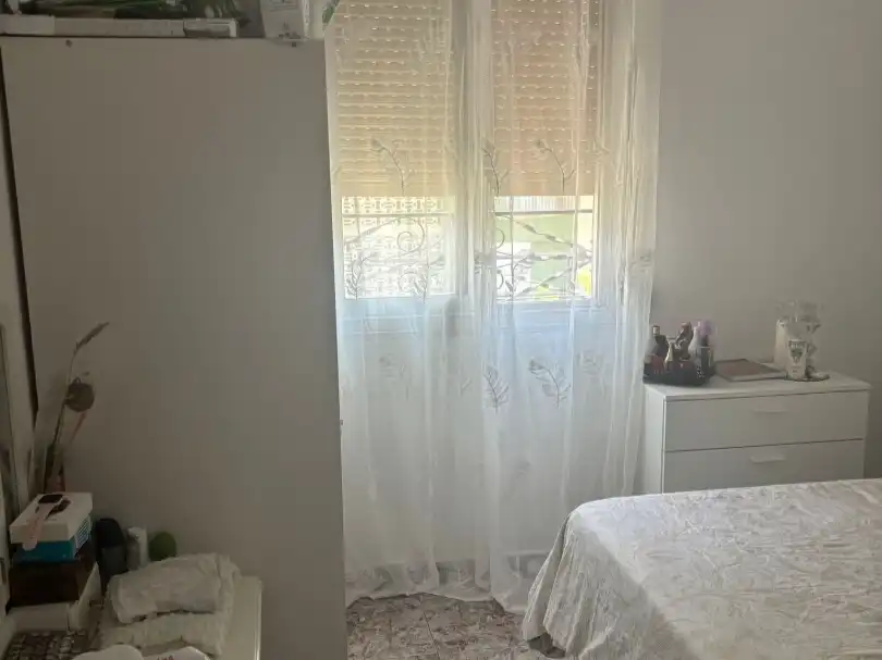 Apartment with lift for sale in Plaça garona 2piso 2puerta